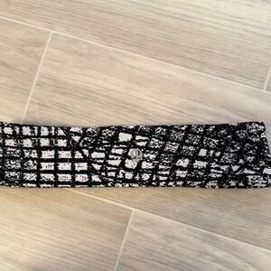 Lululemon Black and White Patterned Headband